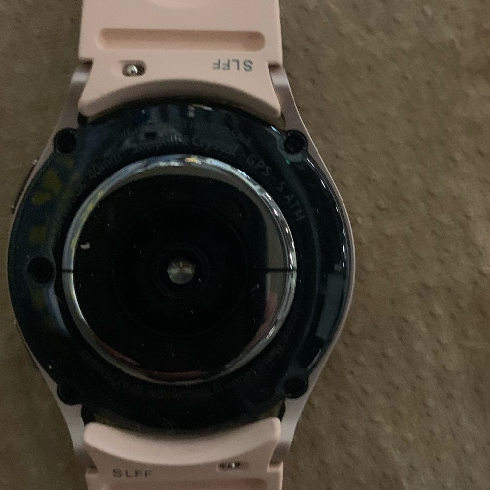 SAMSUNG GALAXY WATCH5 GOLD TONE WITH CHARGER - Picture 2 of 5